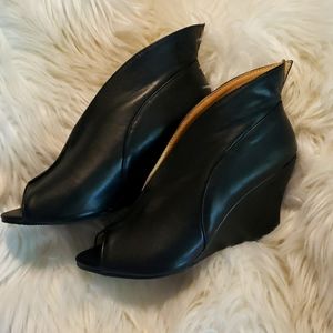 Open toe booties size 38 (us7)